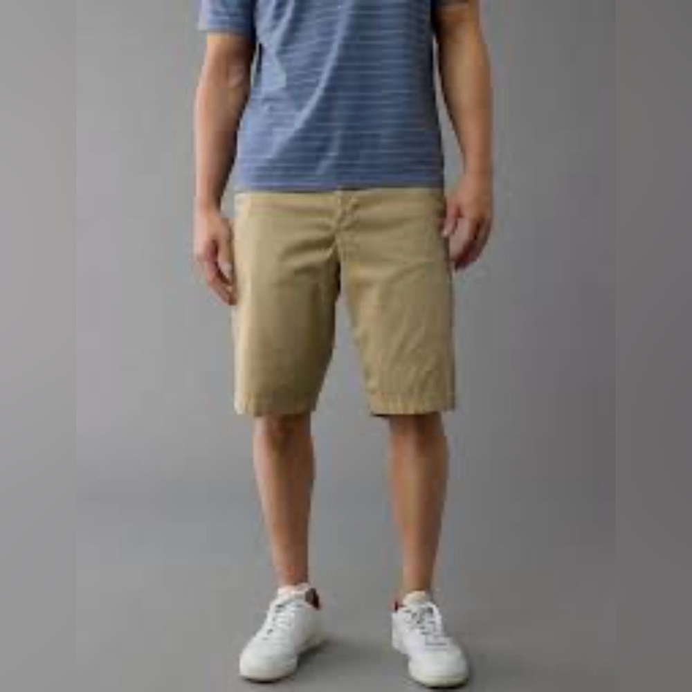 American Eagle men’s size 32 longer length khaki‎ shorts, 11 inch